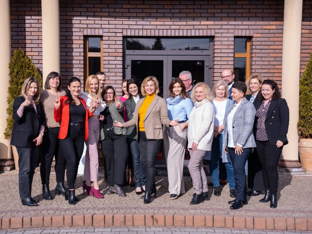Kadr grupowy na spotkaniu Pro Home Connect