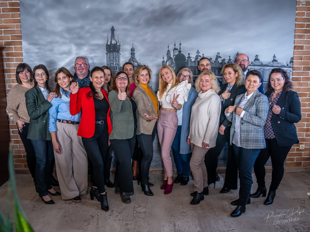Kadr grupowy na spotkaniu Pro Home Connect