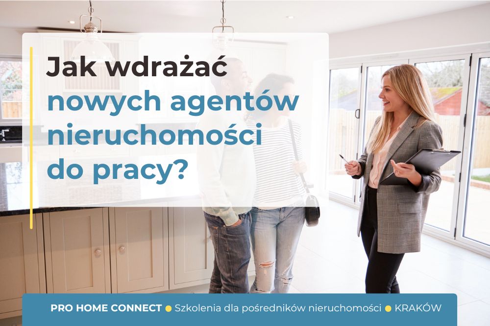 pośrednik nieruchomości rozmawiający z parą o zakupie nieruchomości