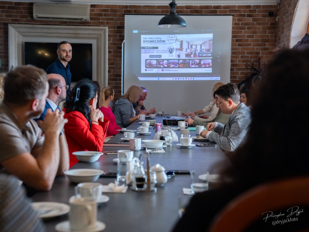 Networking biznesowy branży nieruchomości Kadr grupowy na spotkaniu Pro Home Connect
